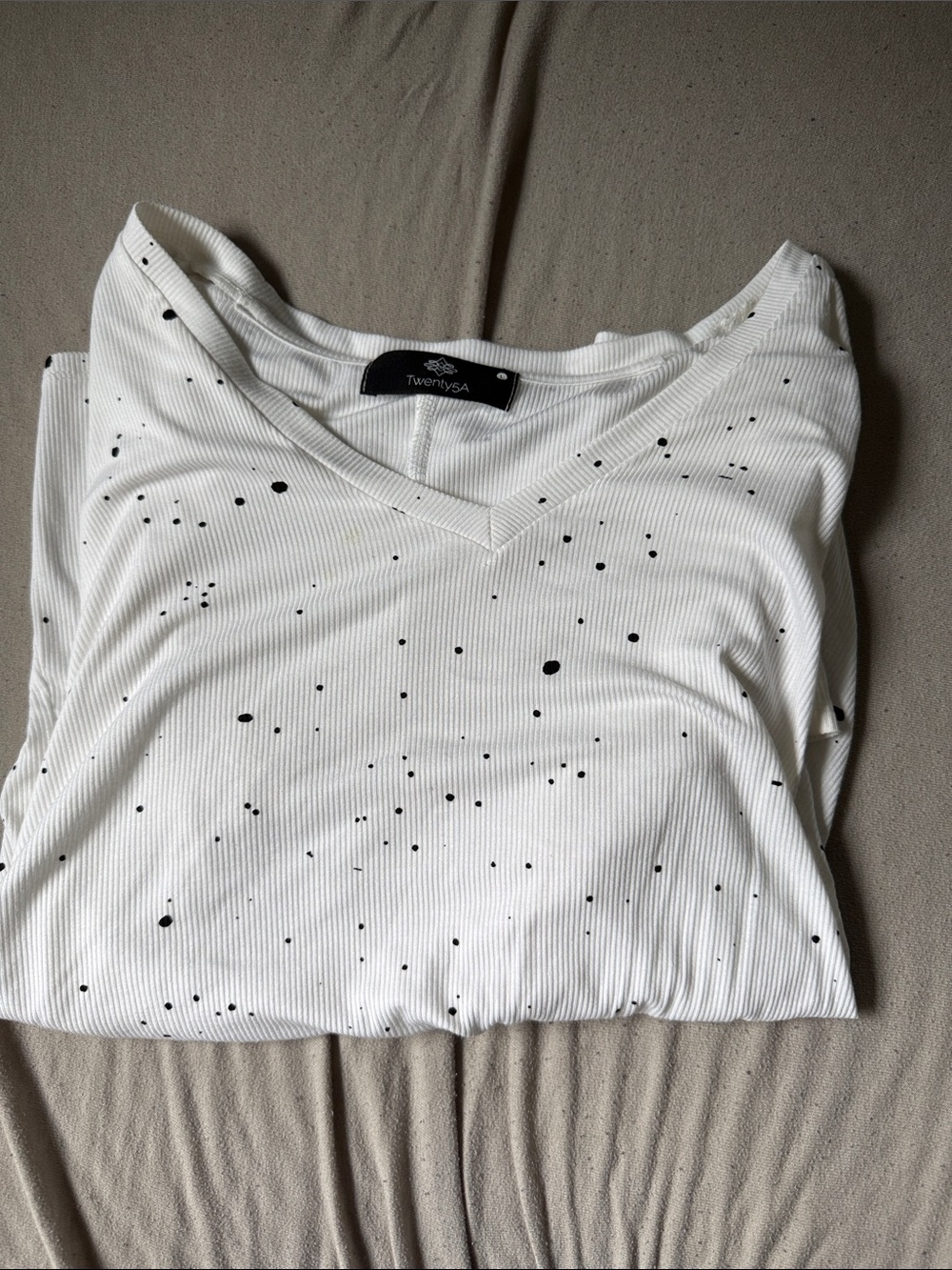 Twenty8Twelve White V-Neck Ribbed Top with Black Splatter